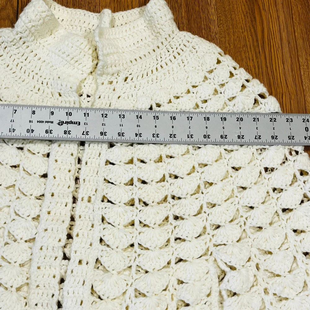 Vintage Handmade Ivory Crochet Shell Stitch Shawl Wrap Fringe Cape Poncho Boho